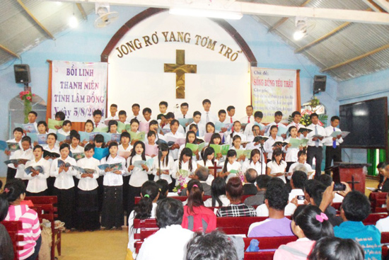 Lam Dong province’s Protestant Representative Board under the Vietnam General Confederation of Evangelical Churches (Southern) held a Spiritual refreshment conference for the youth 2014